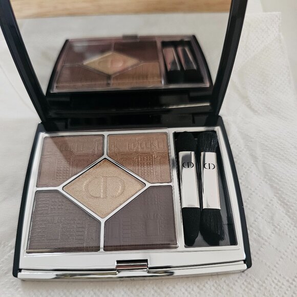 Brand New Christian Dior Makeup - 1 Lip Gloss, 1 Lip Oil & 2 Eyeshadow Pallettes - Picture 5 of 6